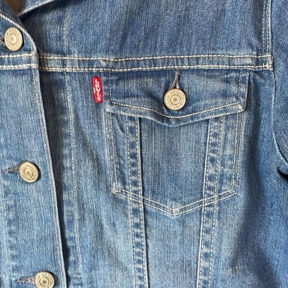 LEVI’S Jean Jacket 💙 M - Picture 3 of 10